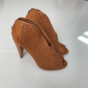 Vince Camuto Ankle Booties Size 8 Amelia